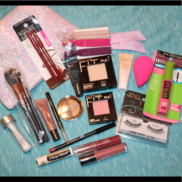 HUGE NEW 24 Piece Makeup bundle! - Picture 6 of 6